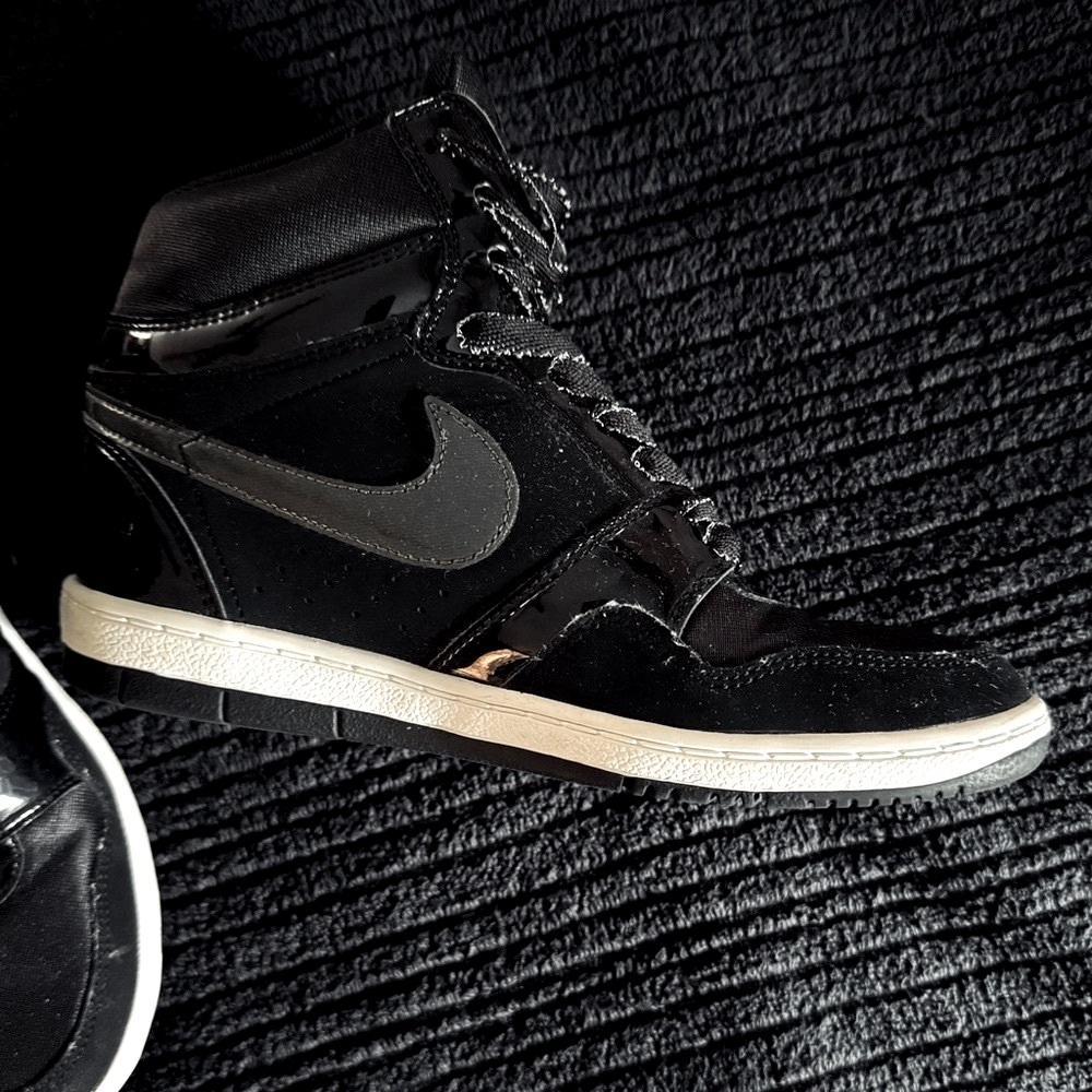 Women’s 8.5 Nike Black High-Top wedge Sneakers Nike FORCE - Picture 3 of 5